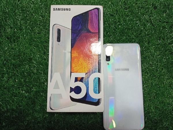 Samsung Galaxy A50 4/64 ГБ