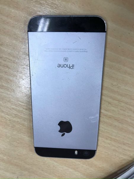 Apple iPhone SE
